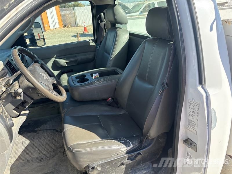 GMC Sierra 2500HD 4x2 Utility Truck Prekucniki