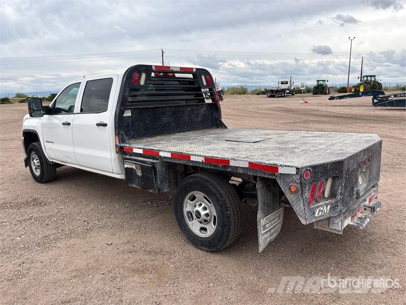 GMC Sierra 2500HD 4x4 Crew Cab Flatbed Truck Kamioni sa otvorenim sandukom