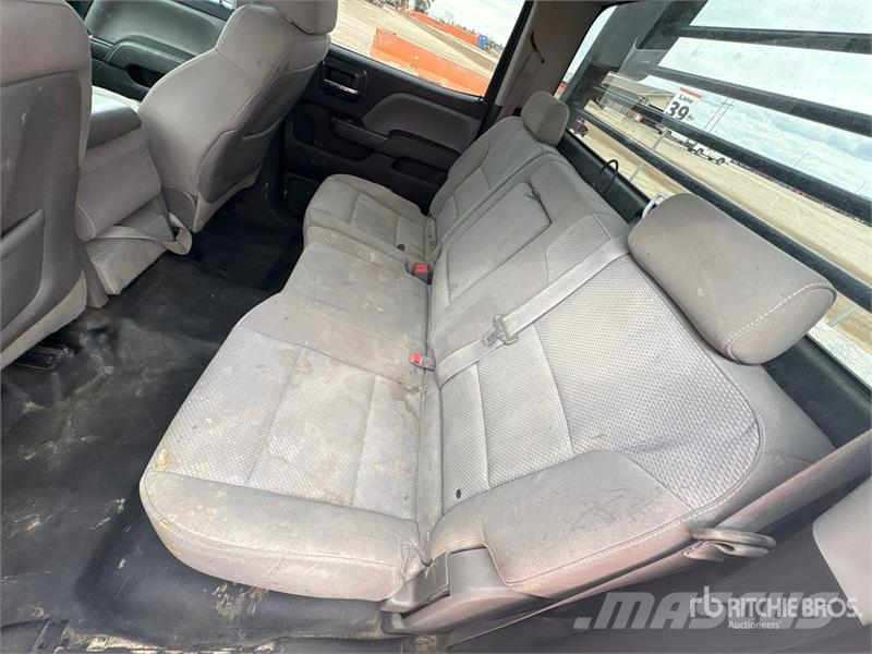 GMC Sierra 2500HD 4x4 Crew Cab Flatbed Truck Kamioni sa otvorenim sandukom
