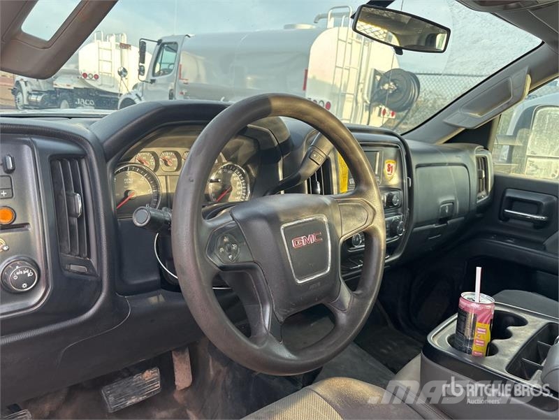 GMC Sierra 2500HD 4x4 Extended Cab Utility Truck Bestelwagens met open laadbak