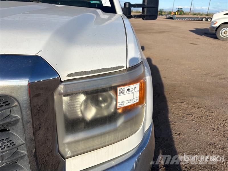 GMC Sierra 2500HD 4x4 Crew Cab Flatbed Truck Flatbed / Dropside trucks