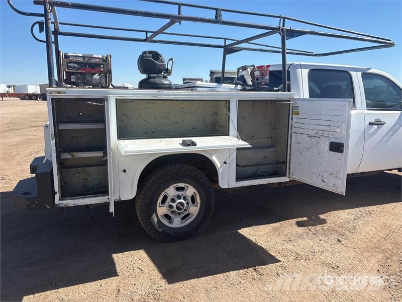 GMC Sierra 2500HD 4x4 Crew Cab Utility Truck Utilitaire benne