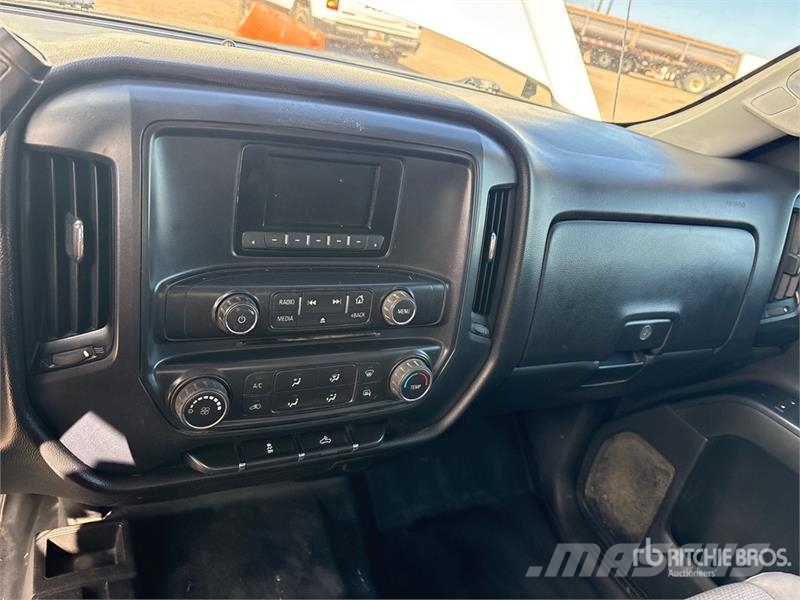GMC Sierra 2500HD 4x4 Crew Cab Flatbed Truck Грузовики-платформы/боковая разгрузка