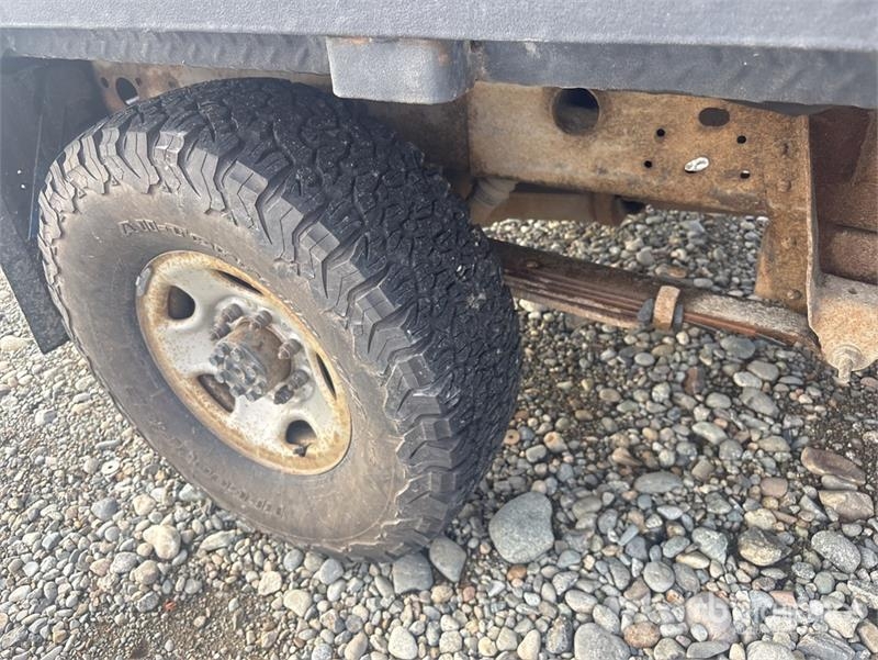 GMC Sierra 2500HD 4x4 Crew Cab Flatbed Truck 平ボディー