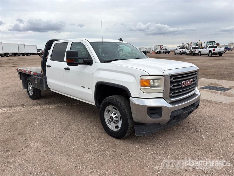 GMC Sierra 2500HD 4x4 Crew Cab Flatbed Truck Kamioni sa otvorenim sandukom