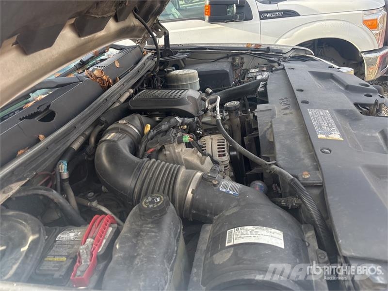 GMC Sierra 2500HD 4x4 Crew Cab Flatbed Truck 平ボディー