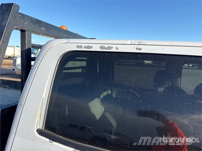 GMC Sierra 2500HD 4x4 Crew Cab Flatbed Truck Flatbed / Dropside trucks