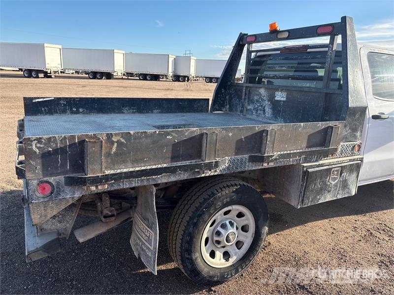 GMC Sierra 2500HD 4x4 Crew Cab Flatbed Truck Flatbed / Dropside trucks