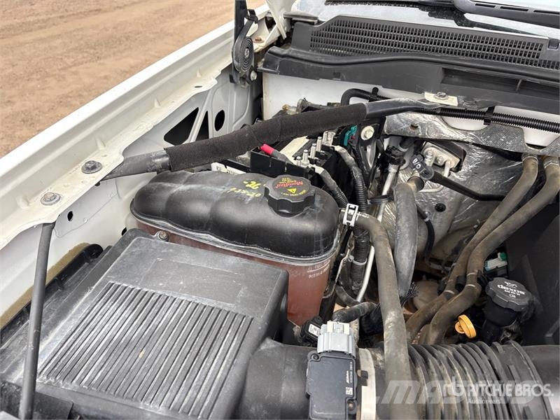 GMC Sierra 2500HD 4x4 Crew Cab Flatbed Truck Kamioni sa otvorenim sandukom
