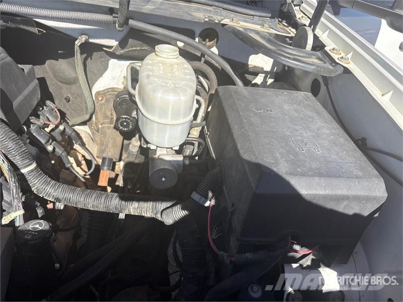 GMC Sierra 2500HD 4x4 Crew Cab Utility Truck Utilitaire benne