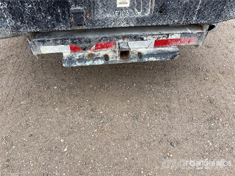 GMC Sierra 2500HD 4x4 Crew Cab Flatbed Truck Kamioni sa otvorenim sandukom