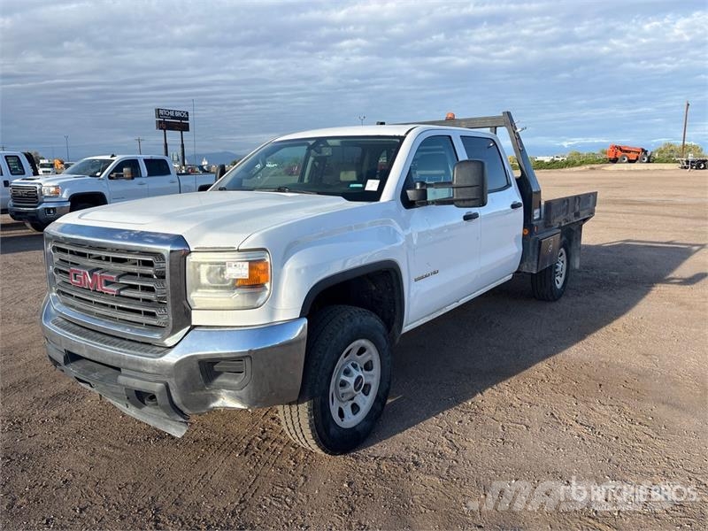 GMC Sierra 2500HD 4x4 Crew Cab Flatbed Truck Flatbed / Dropside trucks