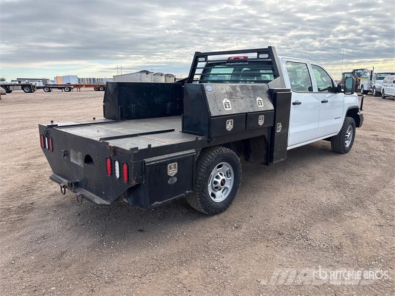 GMC Sierra 2500HD 4x4 Crew Cab Flatbed Truck Camiones de cama baja