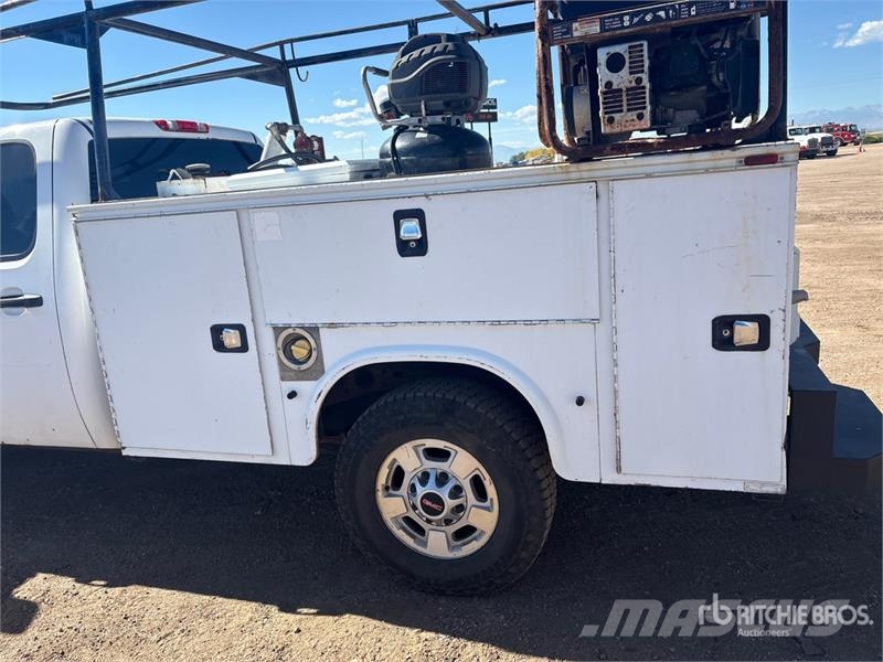 GMC Sierra 2500HD 4x4 Crew Cab Utility Truck Utilitaire benne