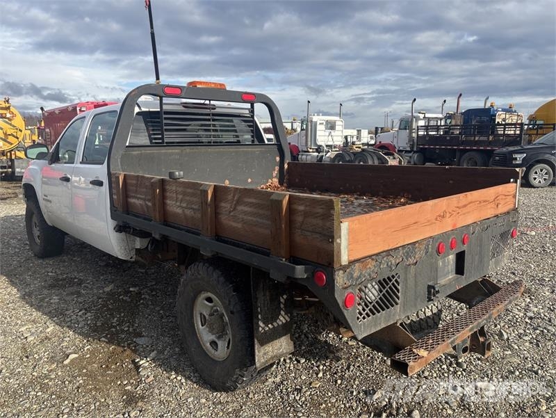 GMC Sierra 2500HD 4x4 Crew Cab Flatbed Truck 平ボディー