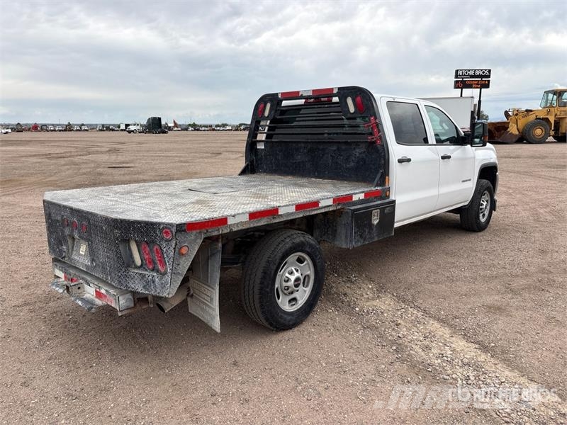 GMC Sierra 2500HD 4x4 Crew Cab Flatbed Truck Kamioni sa otvorenim sandukom