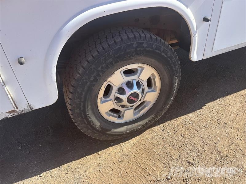 GMC Sierra 2500HD 4x4 Crew Cab Utility Truck Utilitaire benne