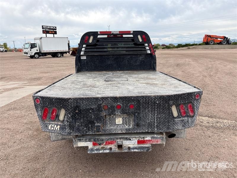 GMC Sierra 2500HD 4x4 Crew Cab Flatbed Truck Kamioni sa otvorenim sandukom