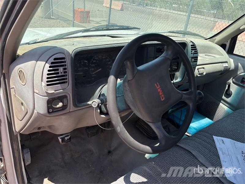 GMC Sierra 3500 4x2 Fuel Truck Autocisterna