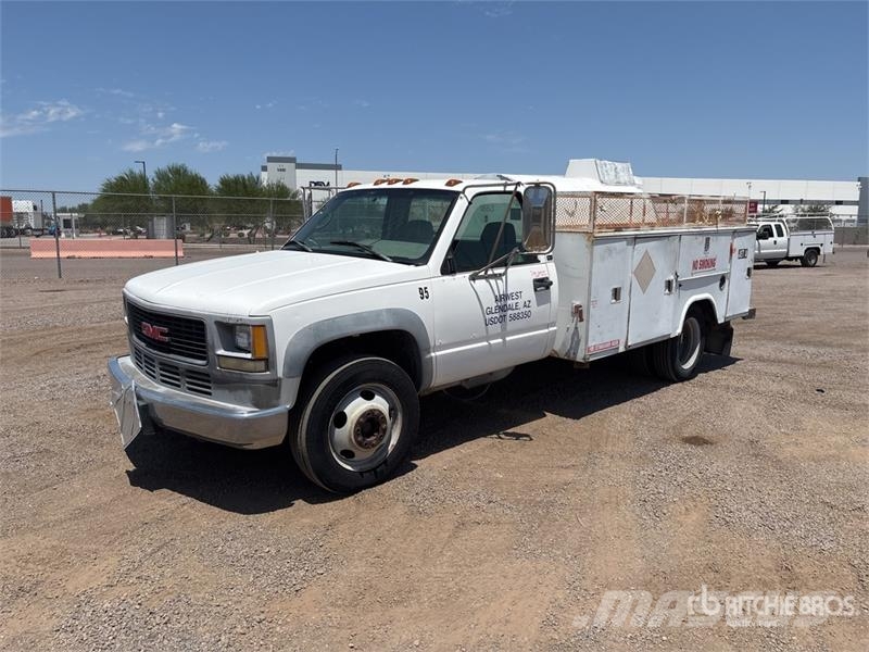 GMC Sierra 3500 4x2 Fuel Truck Autocisterna
