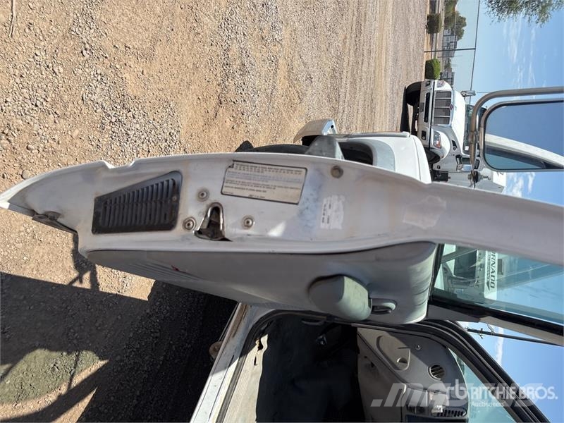 GMC Sierra 3500 4x2 Fuel Truck Autocisterna