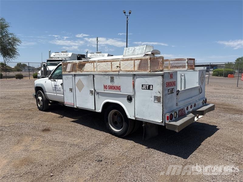 GMC Sierra 3500 4x2 Fuel Truck Autocisterna