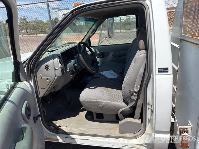 GMC Sierra 3500 4x2 Fuel Truck Autocisterna