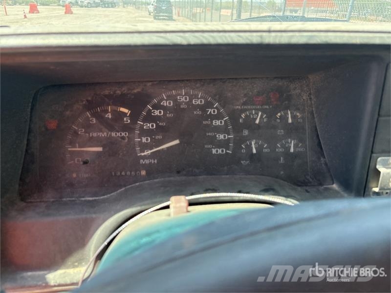 GMC Sierra 3500 4x2 Fuel Truck Autocisterna