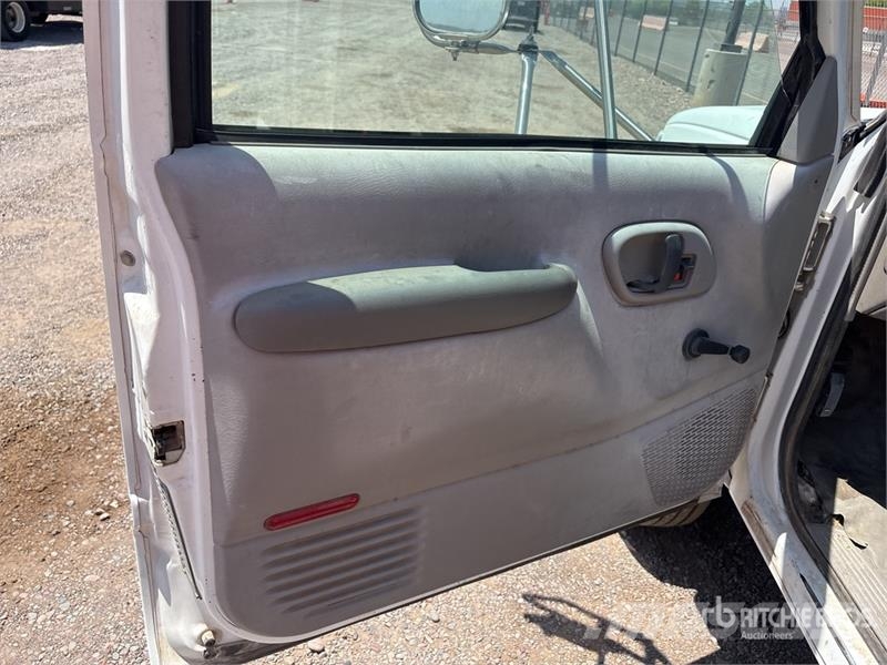 GMC Sierra 3500 4x2 Fuel Truck Autocisterna