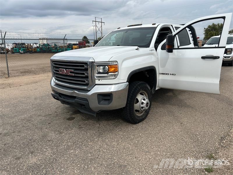 GMC Sierra 3500 4x4 Crew Cab Flatbed Truck Kamioni sa otvorenim sandukom