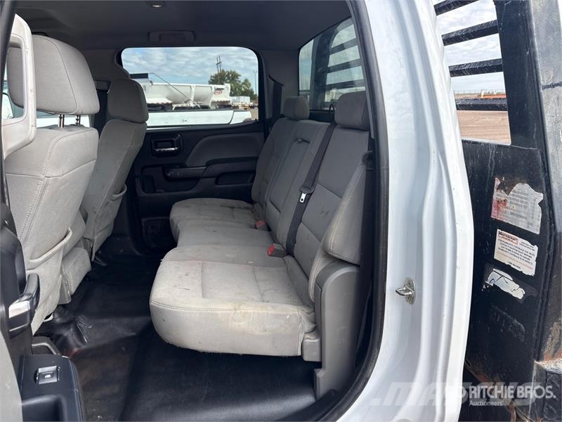 GMC Sierra 3500 4x4 Crew Cab Flatbed Truck Camioane platforma/prelata