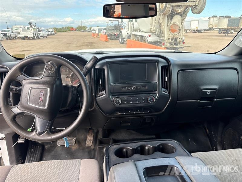 GMC Sierra 3500 4x4 Crew Cab Flatbed Truck Camioane platforma/prelata