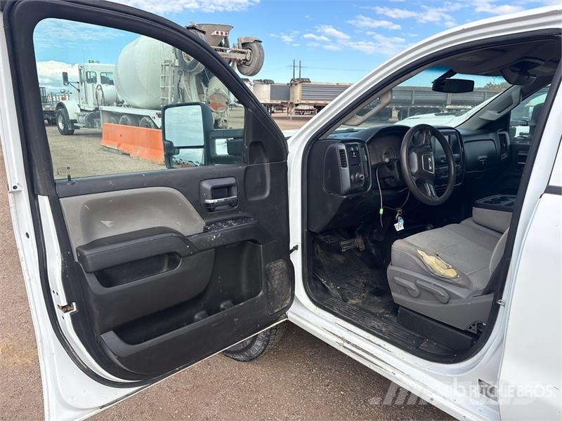 GMC Sierra 3500 4x4 Crew Cab Flatbed Truck Camioane platforma/prelata