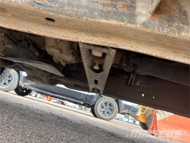 GMC Sierra 3500 4x4 Crew Cab Flatbed Truck Camioane platforma/prelata
