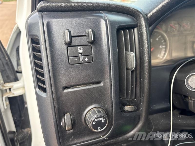 GMC Sierra 3500 4x4 Crew Cab Flatbed Truck Camioane platforma/prelata