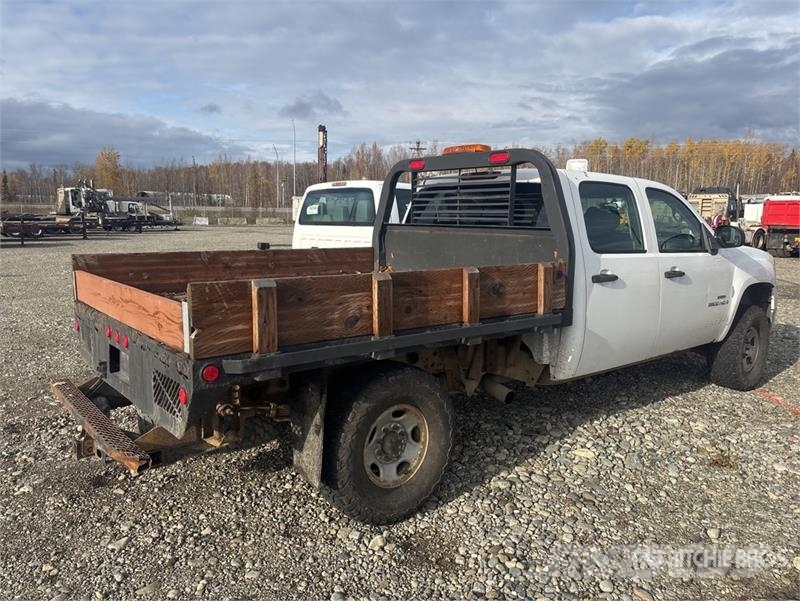 GMC Sierra 3500 4x4 Crew Cab Flatbed Truck Flatbed / Dropside trucks