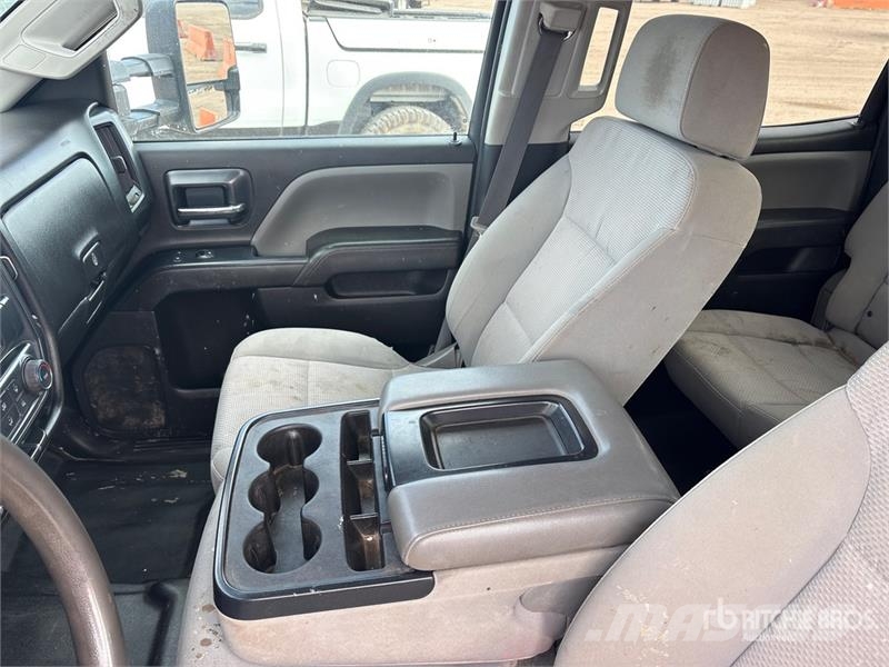 GMC Sierra 3500 4x4 Crew Cab Flatbed Truck Camioane platforma/prelata