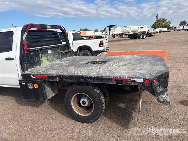 GMC Sierra 3500 4x4 Crew Cab Flatbed Truck Camioane platforma/prelata