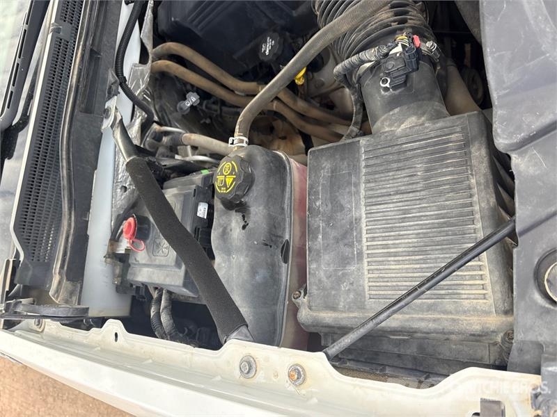 GMC Sierra 3500 4x4 Crew Cab Flatbed Truck Camioane platforma/prelata