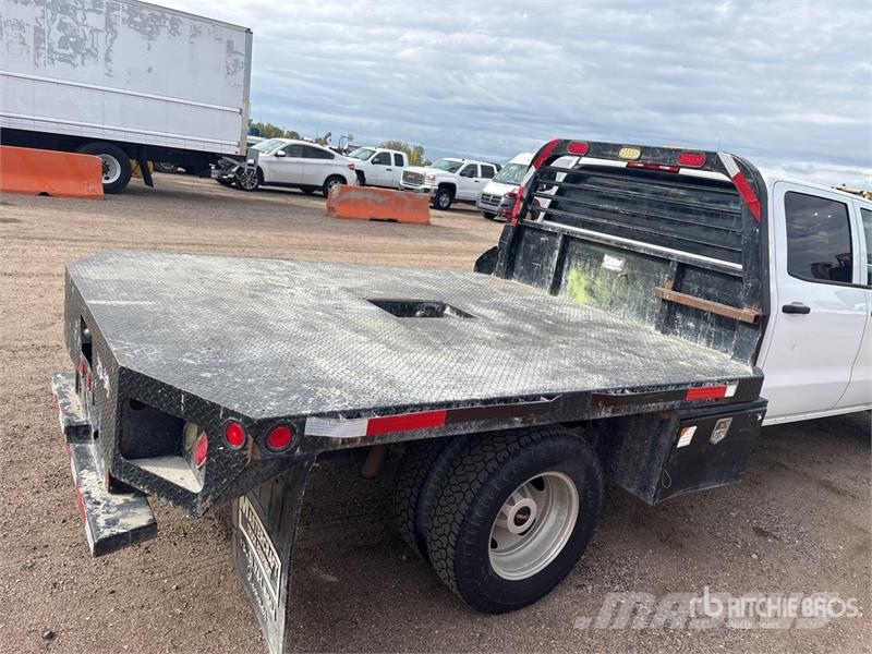 GMC Sierra 3500 4x4 Crew Cab Flatbed Truck Camioane platforma/prelata