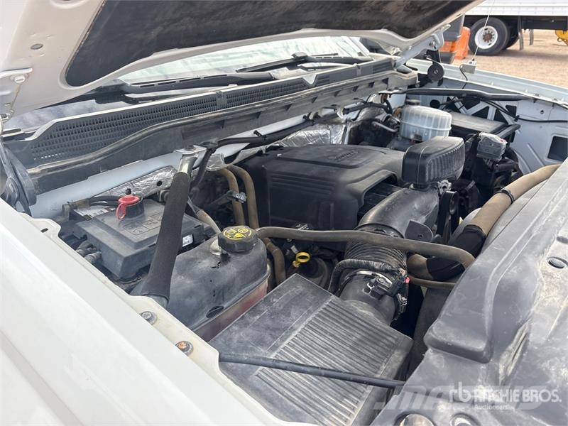 GMC Sierra 3500 4x4 Crew Cab Flatbed Truck Camioane platforma/prelata