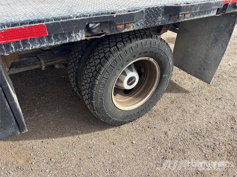 GMC Sierra 3500 4x4 Crew Cab Flatbed Truck Camioane platforma/prelata