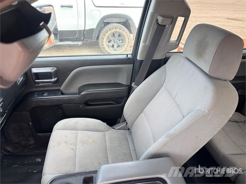 GMC Sierra 3500 4x4 Crew Cab Flatbed Truck Camioane platforma/prelata