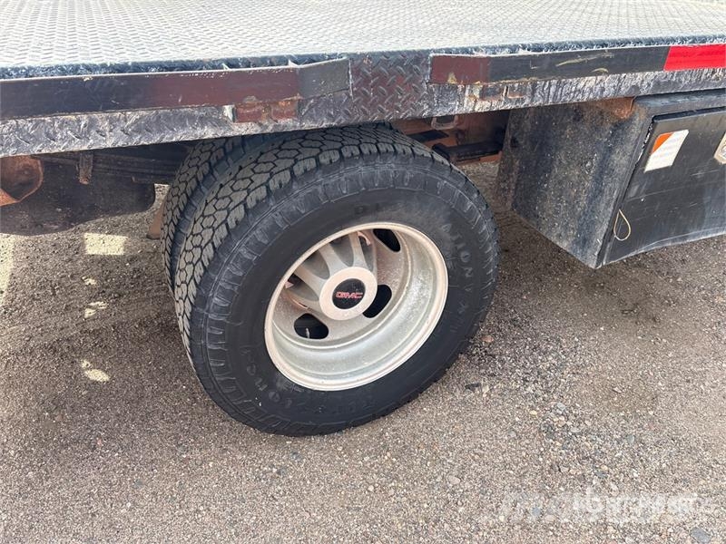 GMC Sierra 3500 4x4 Crew Cab Flatbed Truck Camioane platforma/prelata