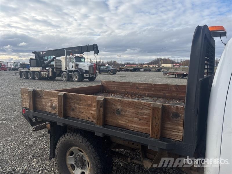 GMC Sierra 3500 4x4 Crew Cab Flatbed Truck Flatbed / Dropside trucks