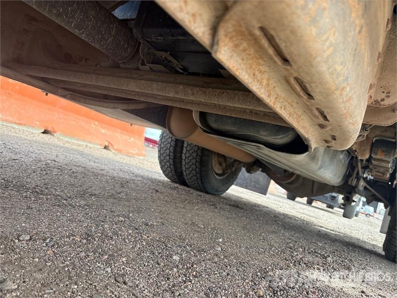 GMC Sierra 3500 4x4 Crew Cab Flatbed Truck Camioane platforma/prelata