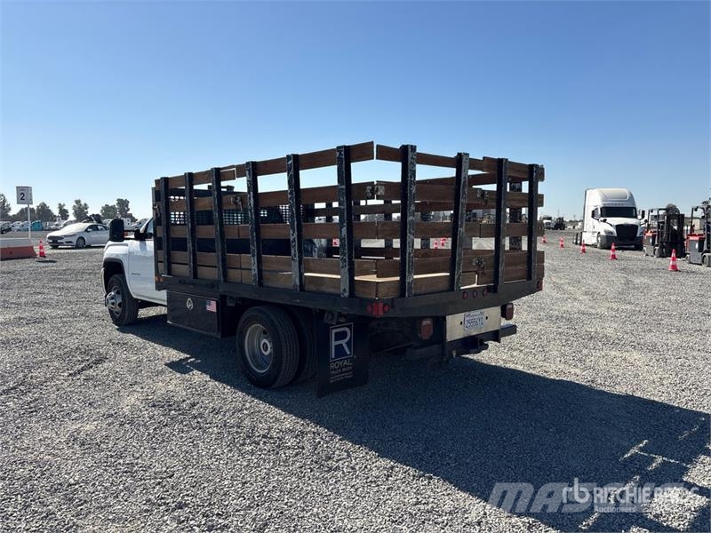 GMC Sierra 3500HD 4x2 Flatbed Truck Camiones plataforma