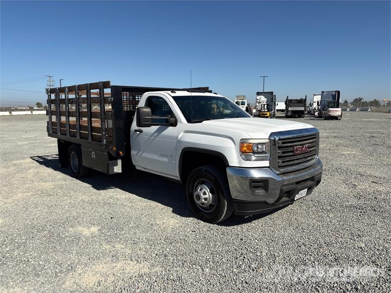 GMC Sierra 3500HD 4x2 Flatbed Truck Camiones plataforma