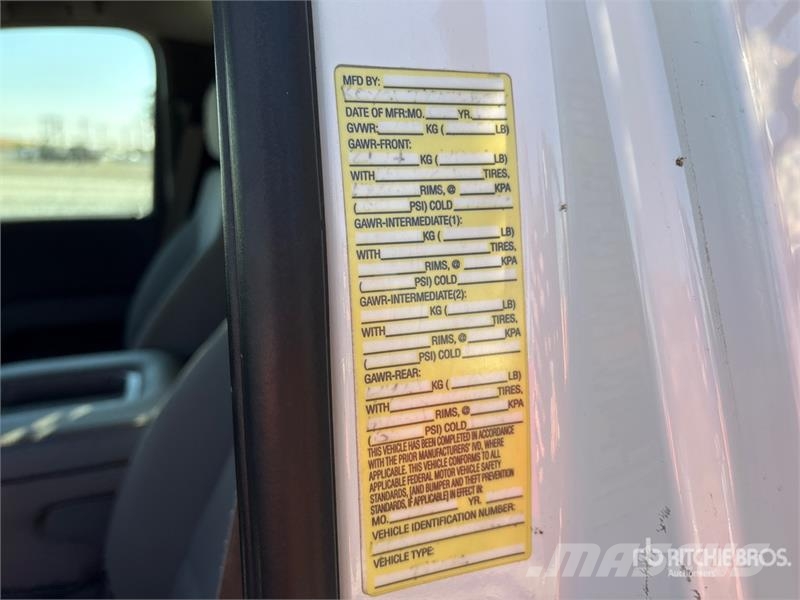 GMC Sierra 3500HD 4x2 Flatbed Truck Camiones plataforma
