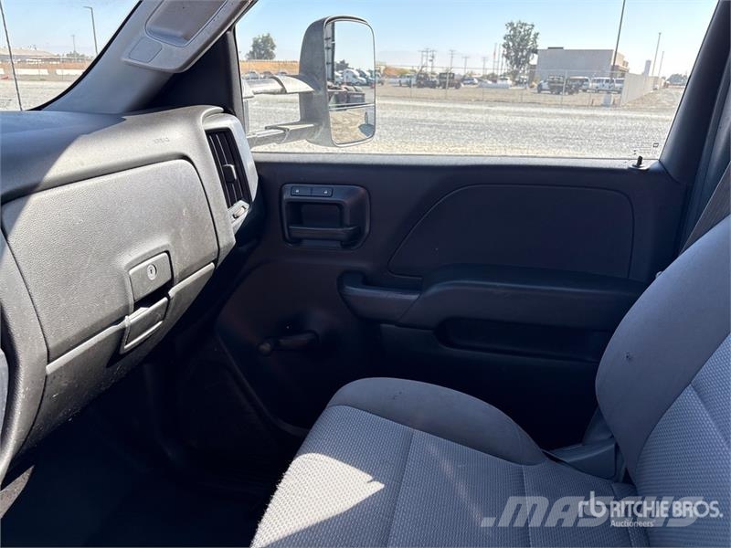 GMC Sierra 3500HD 4x2 Flatbed Truck Camiones plataforma